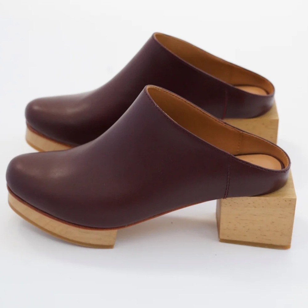 Elegant Brown Leather Mules